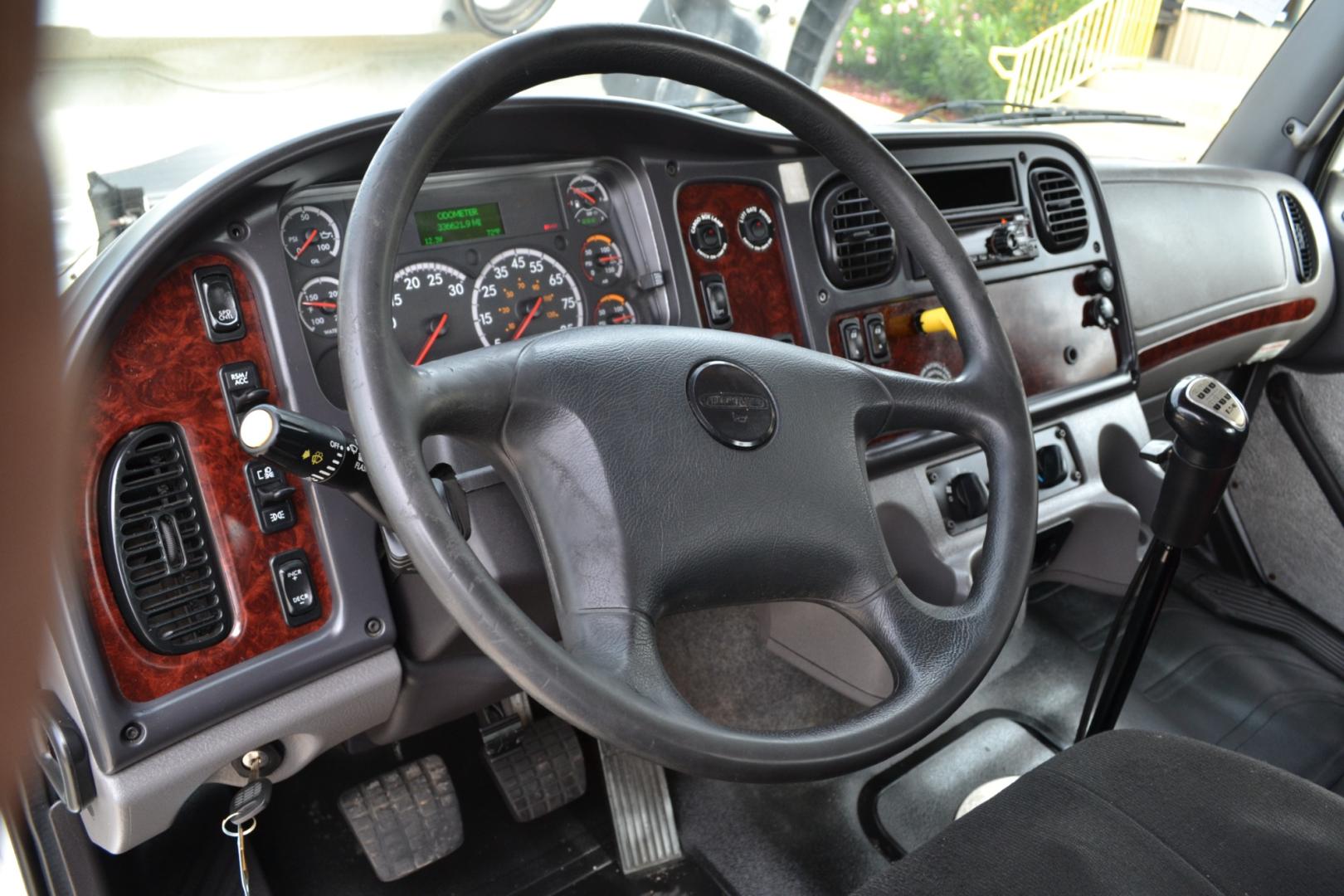 2018 WHITE /BLACK FREIGHTLINER M2-112 with an CUMMINS L9 8.9L 370HP engine, EATON FULLER 10SPD MANUAL transmission, located at 9172 North Fwy, Houston, TX, 77037, (713) 910-6868, 29.887470, -95.411903 - TANDEM AXLE, 56,000LB GVWR , 26FT FLATBED , 96" WIDE, AIR RIDE, RATIO: 3.55 , WB: 270" , DUAL 60 GALLON FUEL TANKS, POWER WINDOWS, LOCKS, & MIRRORS, DIFFERENTIAL LOCK - Photo#13